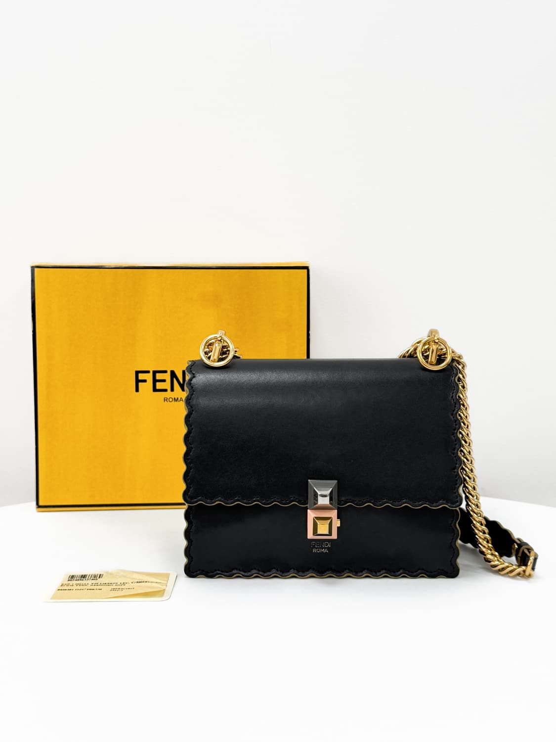 펜디 칸 아이 스몰 스캘럽 체인 숄더백 상품이미지1