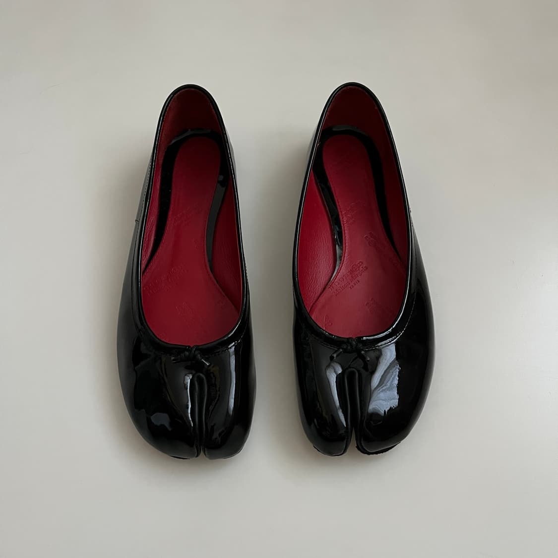 마르지엘라 타비 플랫 patent leather 상품이미지1