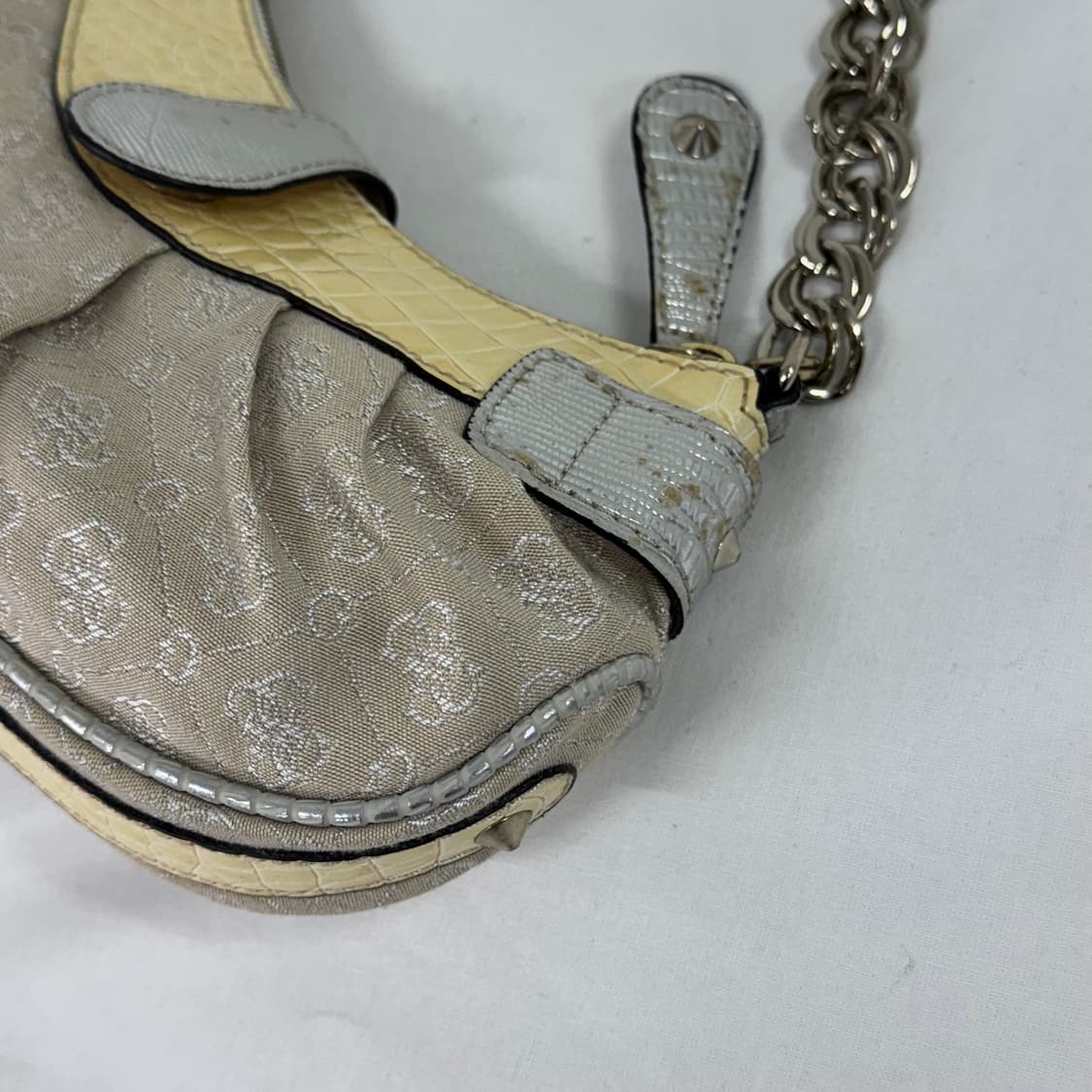 GUESS 게스 큐빅로고 미니 핸드백  상품이미지4