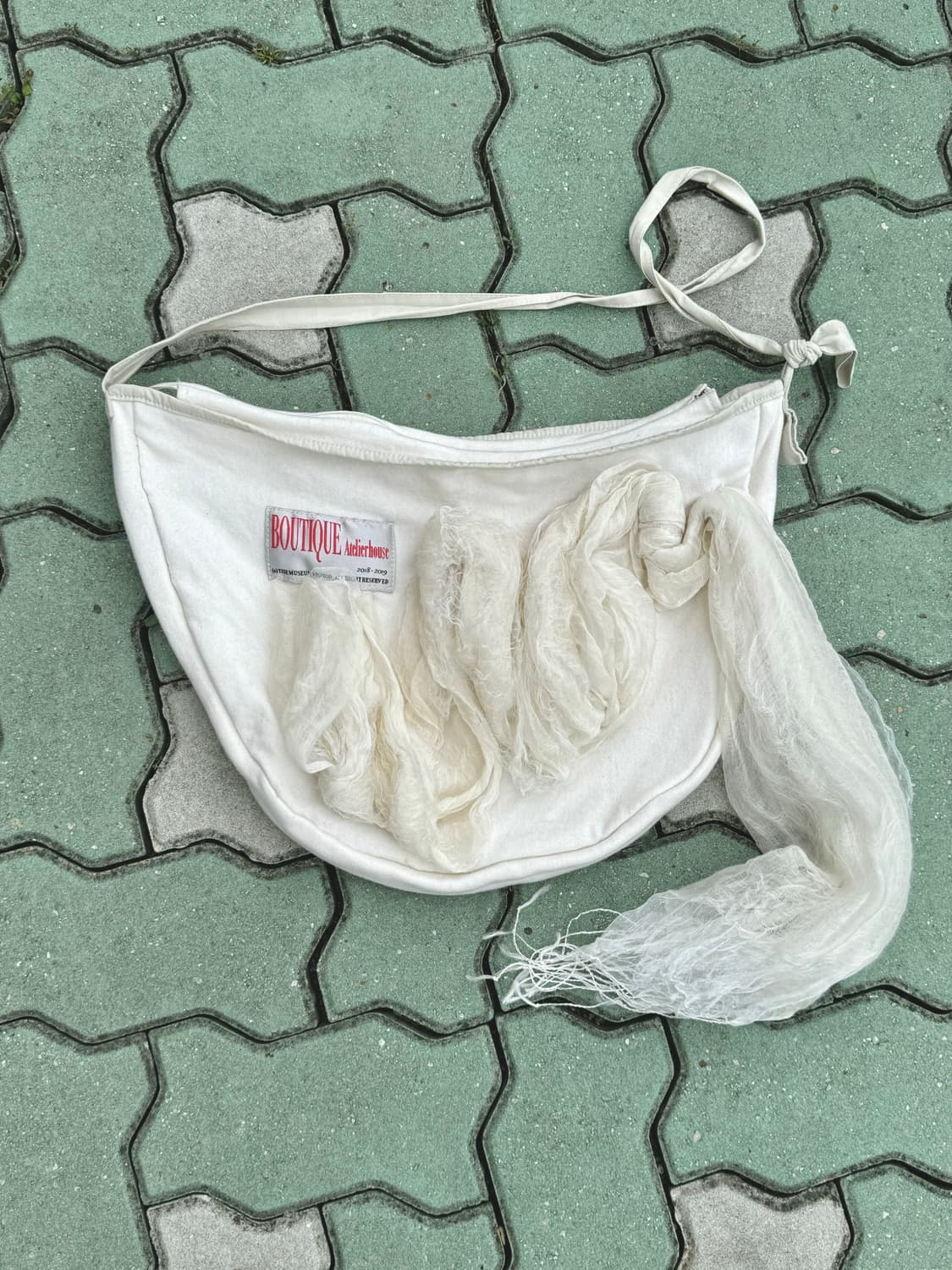 더 뮤지엄 비지터 스카프 백 상품이미지4