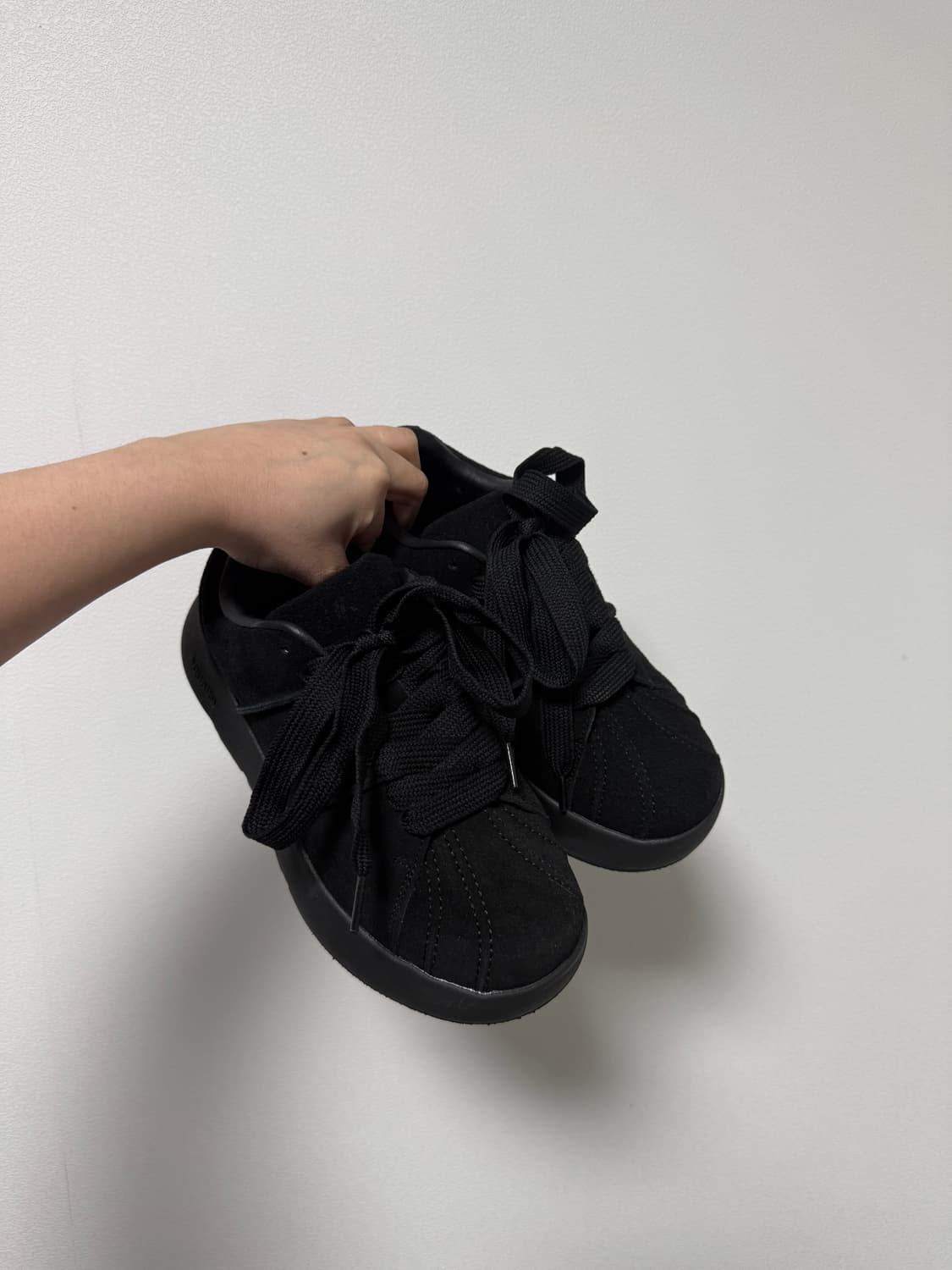 플리마켓🔥 이퀄비 마들렌 스니커즈 블랙 상품이미지1