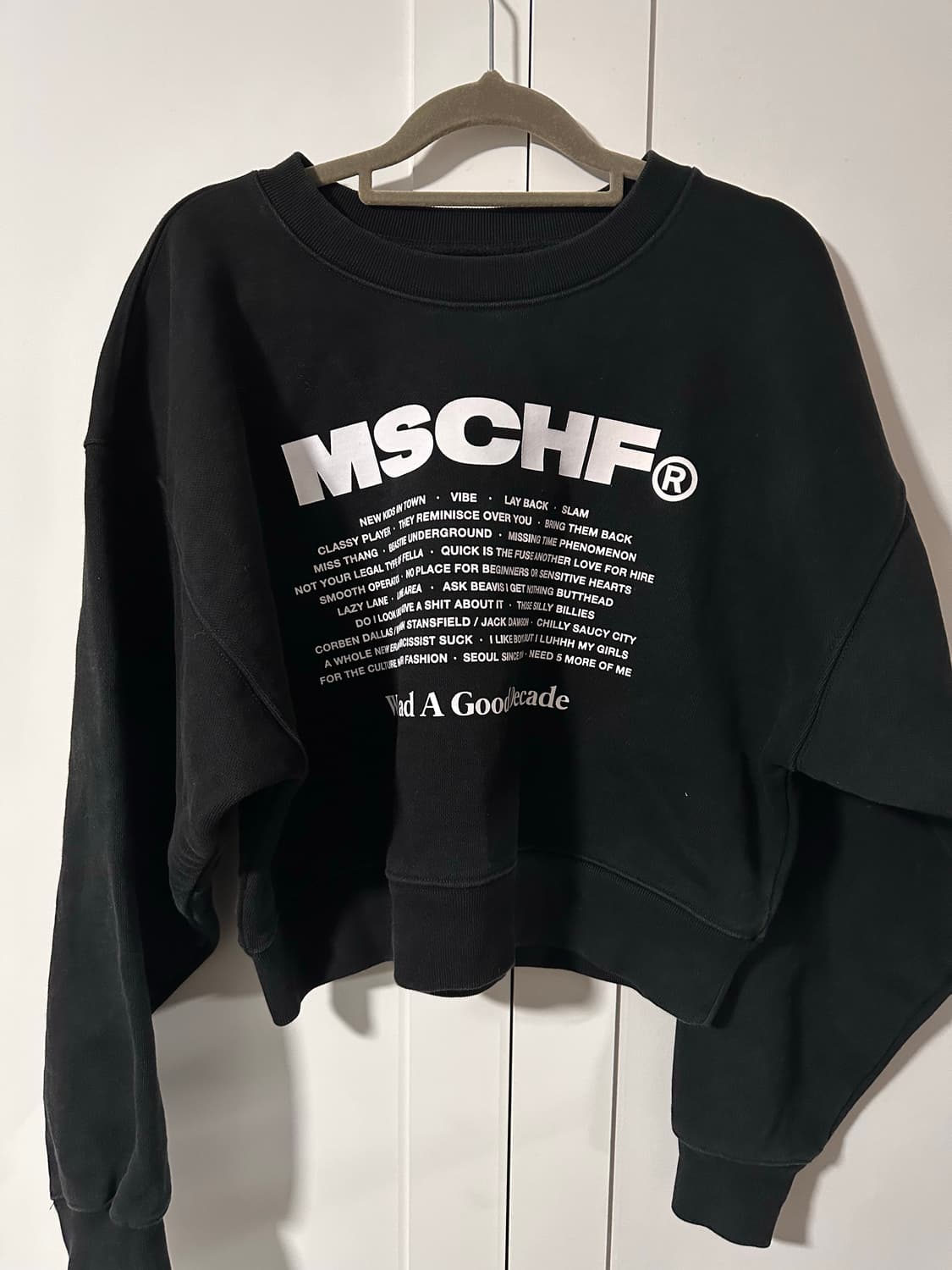 미스치프 크롭 맨투맨 상품이미지1