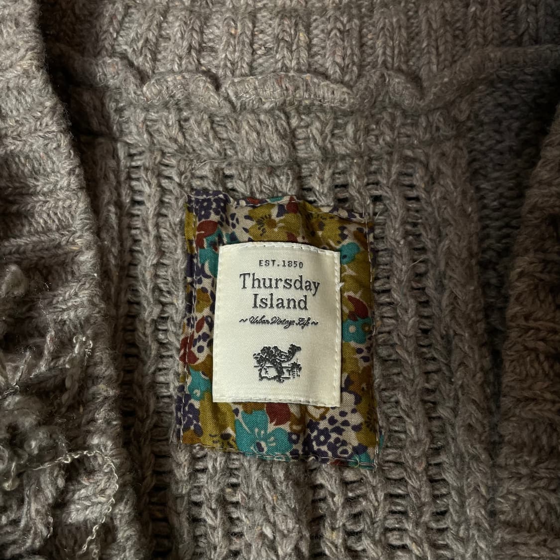 써스데이아일랜드 베이지 롱 투포켓 조끼 가디건 상품이미지4