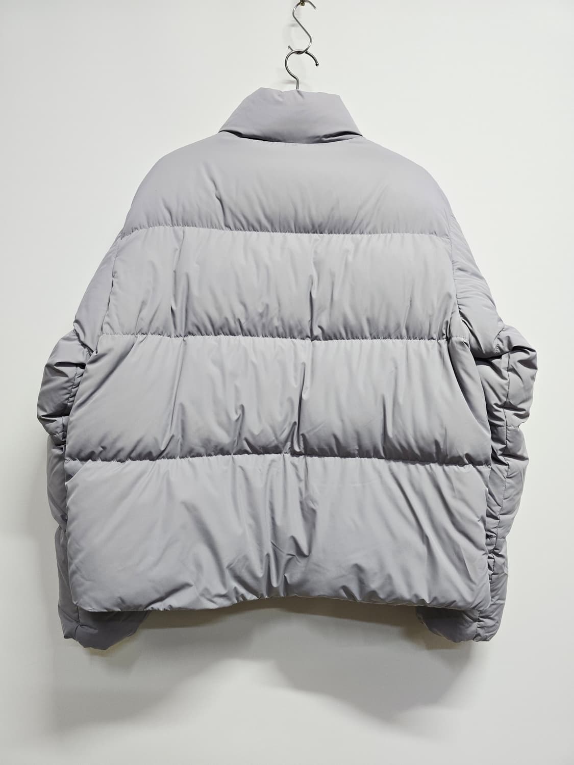 무신사스탠다드 프리미엄 구스패딩 점퍼 회색 상품이미지4