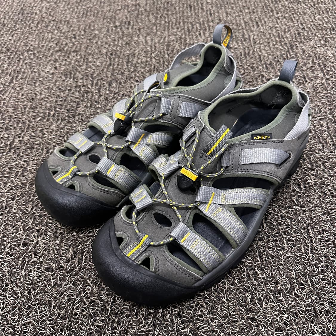 KEEN 킨 뉴포트 H2 샌들 회색 280사이즈 상품이미지1