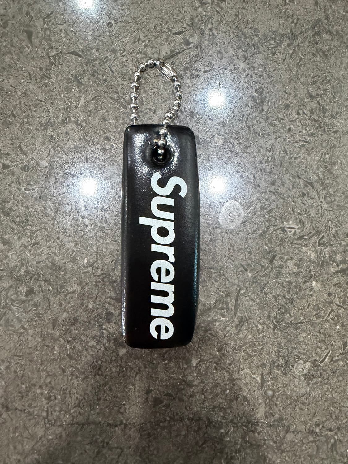 슈프림 플로팅 키체인 블랙 - 23FW 상품이미지2