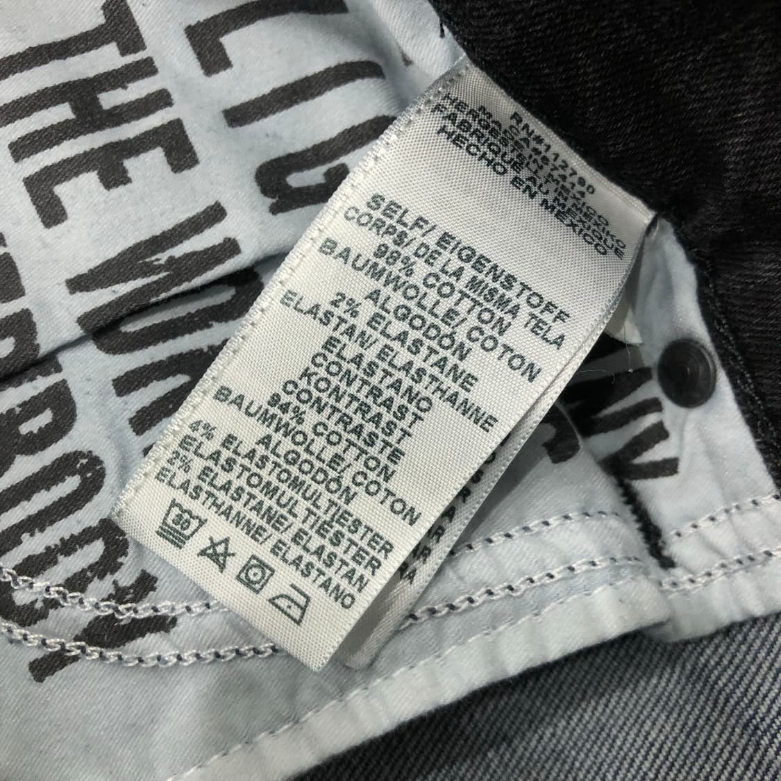 38 트루릴리전 워싱 패치 디테일 데님 팬츠 상품이미지5