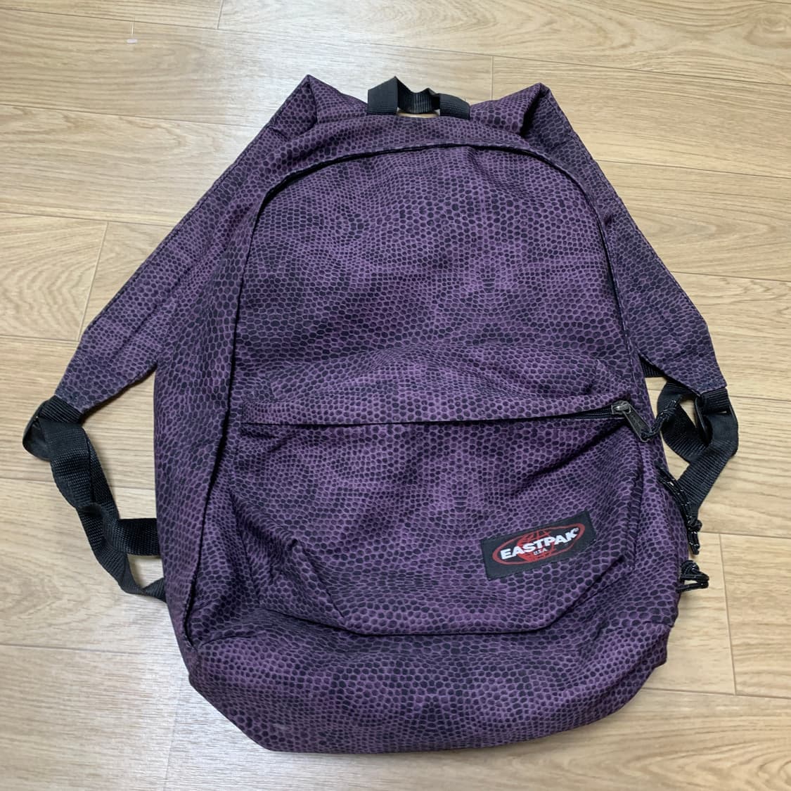 Eastpak 이스트팩 뱀피 백팩 상품이미지1