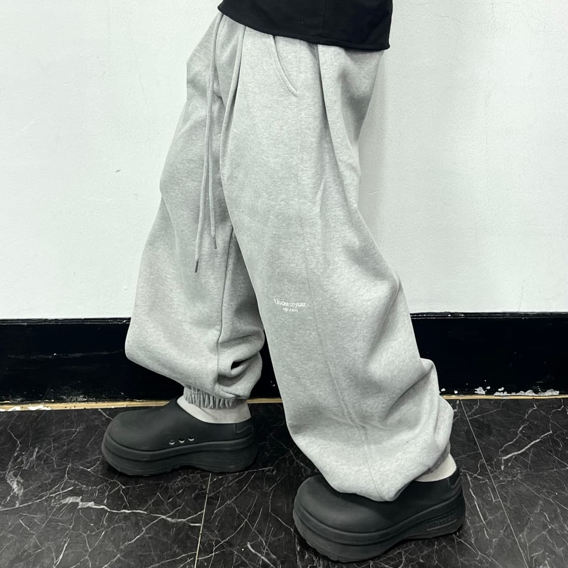 언더마이카 무.03 안티 FXXKing 로고 플레이 오버사이즈 스웻 조거 상품이미지1