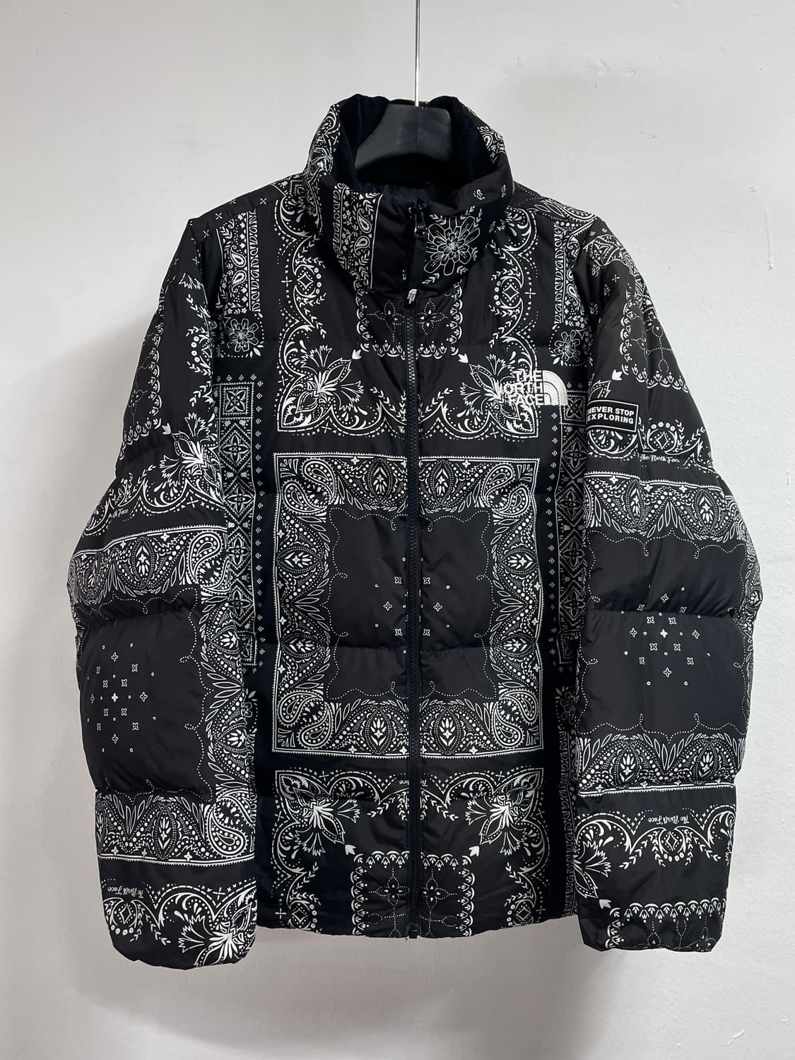 노스페이스 블랙 페이즐리 눕시 다운 패딩 (on.438)   상품이미지1