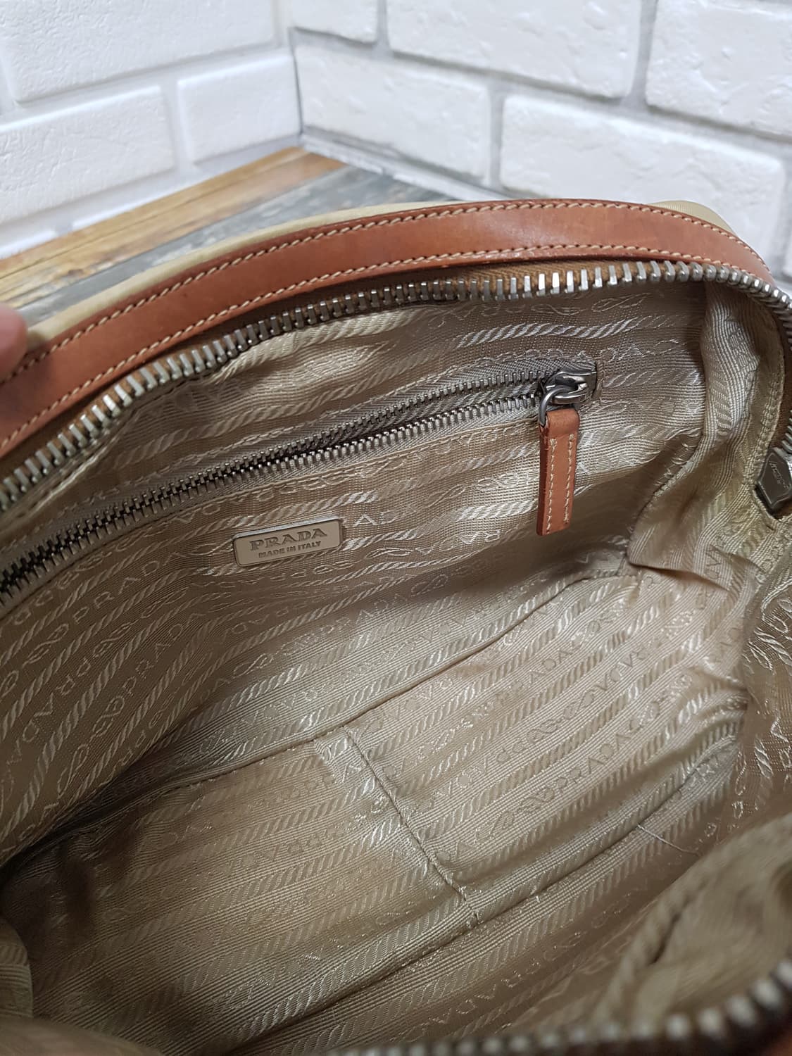 [정품] 프라다 나일론 숄더백 베이지 브라운 상품이미지9