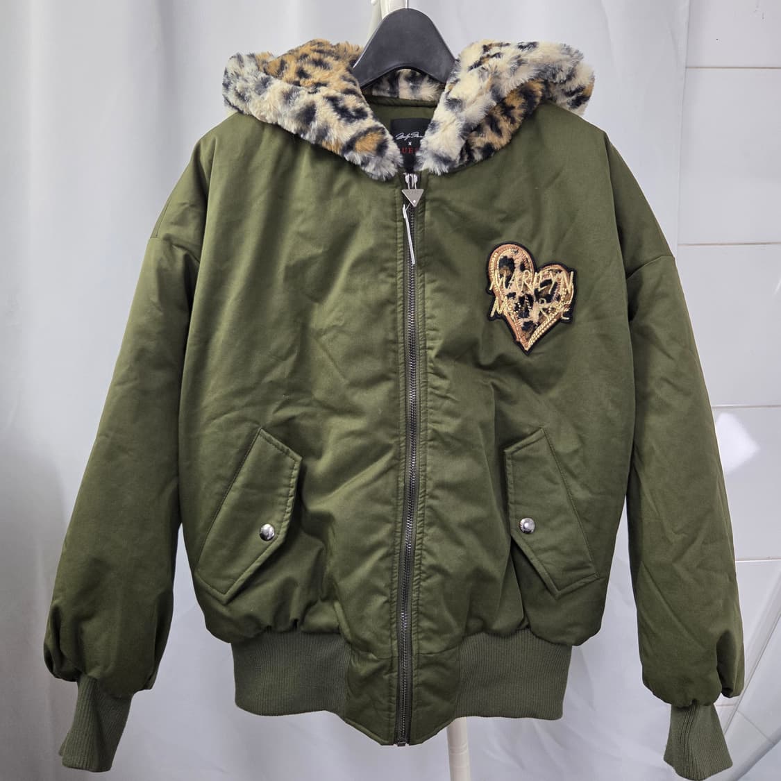 여 44 게스  A급 루즈핏 레오파드 후드 패딩 봄버자켓 상품이미지1