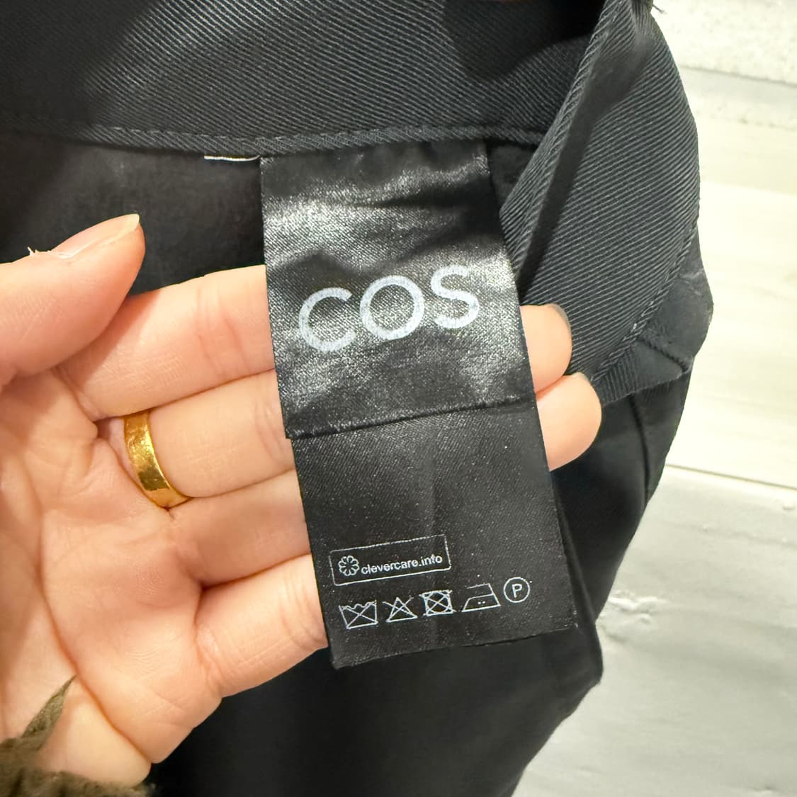 COS 코스 사틴 코튼팬츠 플랩포켓 디테일 레귤러핏 청녹 상품이미지8