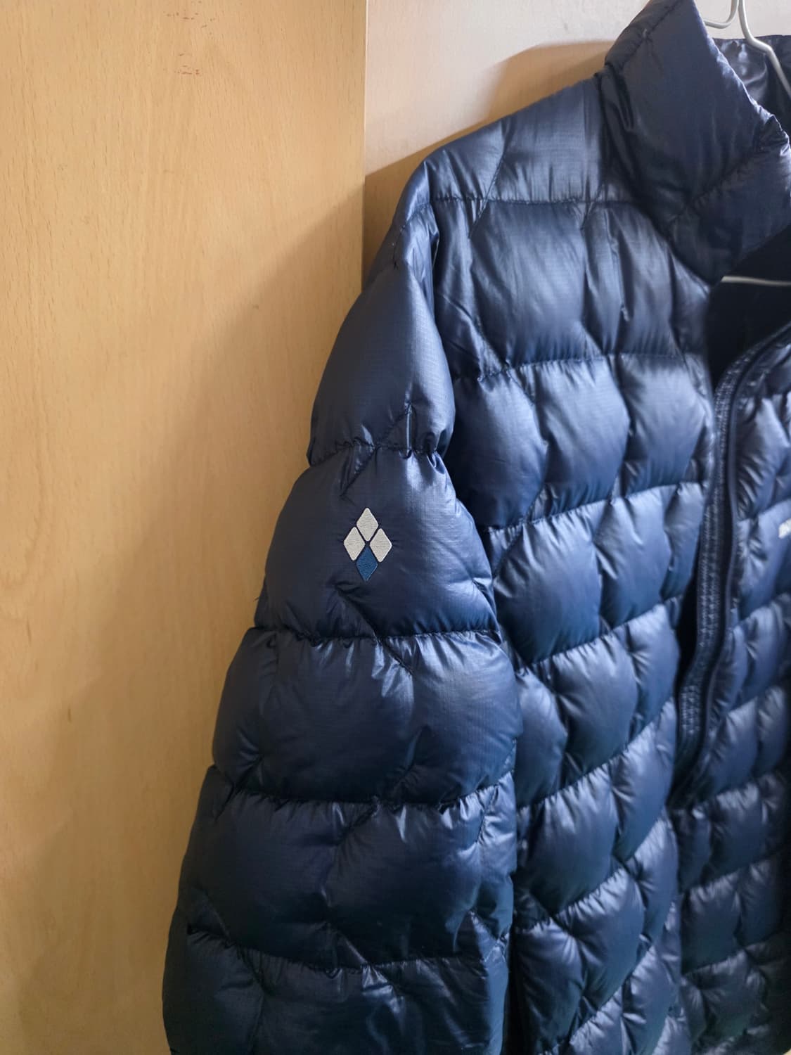 몽벨 UL1000 헥사 초경량 패딩 블루블랙 상품이미지3