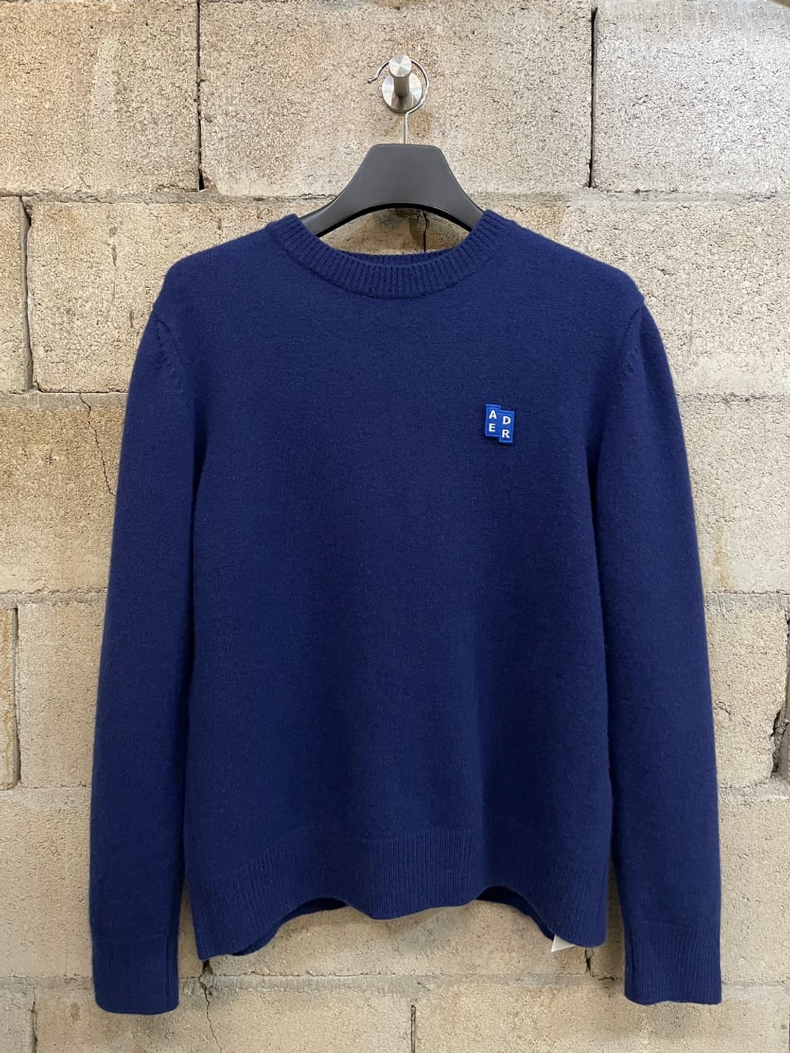 아더에러 시그니피컨트 태그 니트 상품이미지1