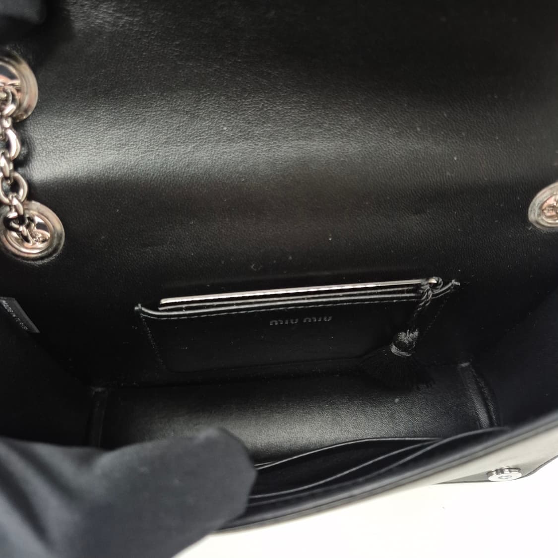 미우미우 마테라쎄 나파 레더 체인 숄더백 블랙 (5BP065) 상품이미지9