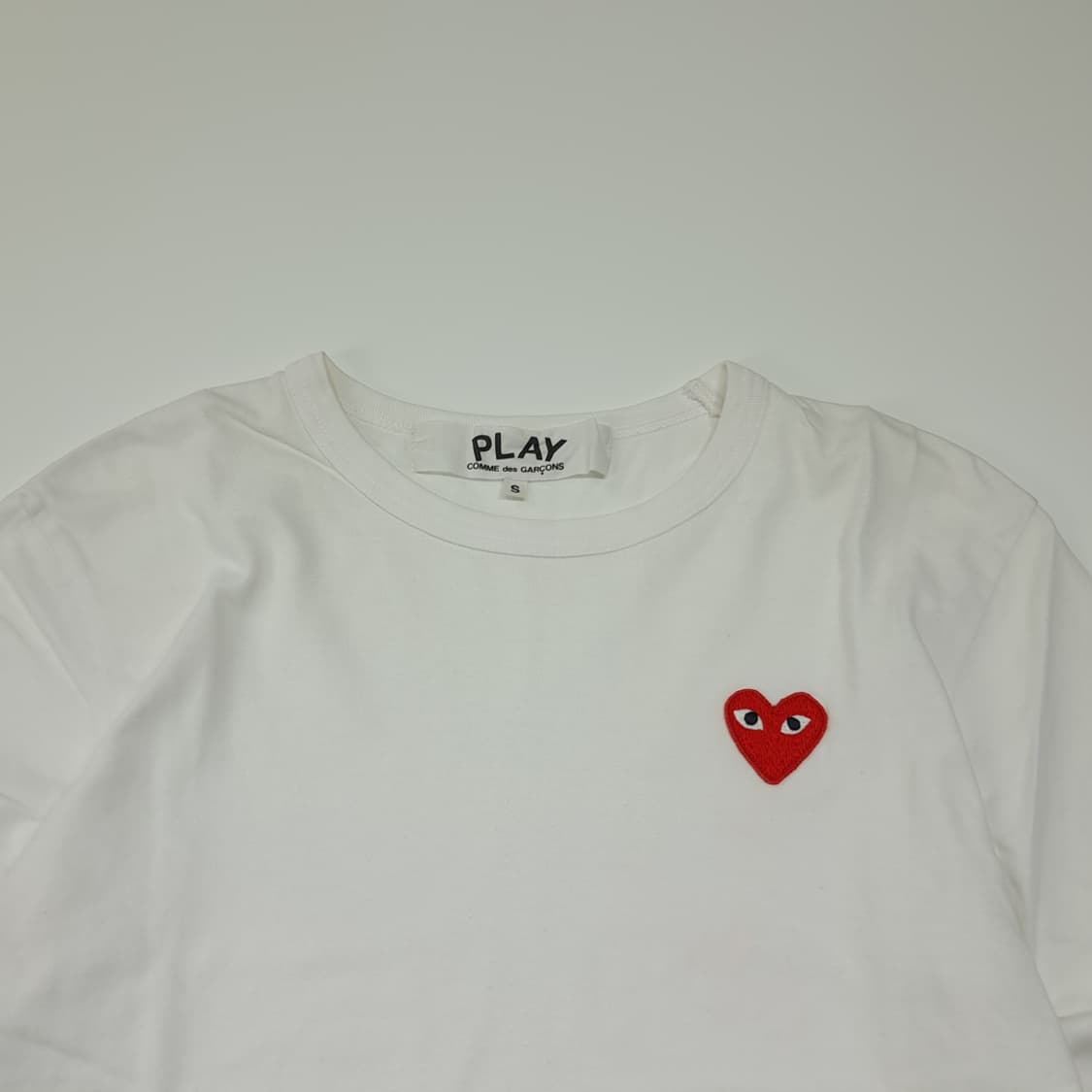 CL636 S 꼼데가르송 일본판 코튼 레드하트와펜 화이트 티셔츠 상품이미지2