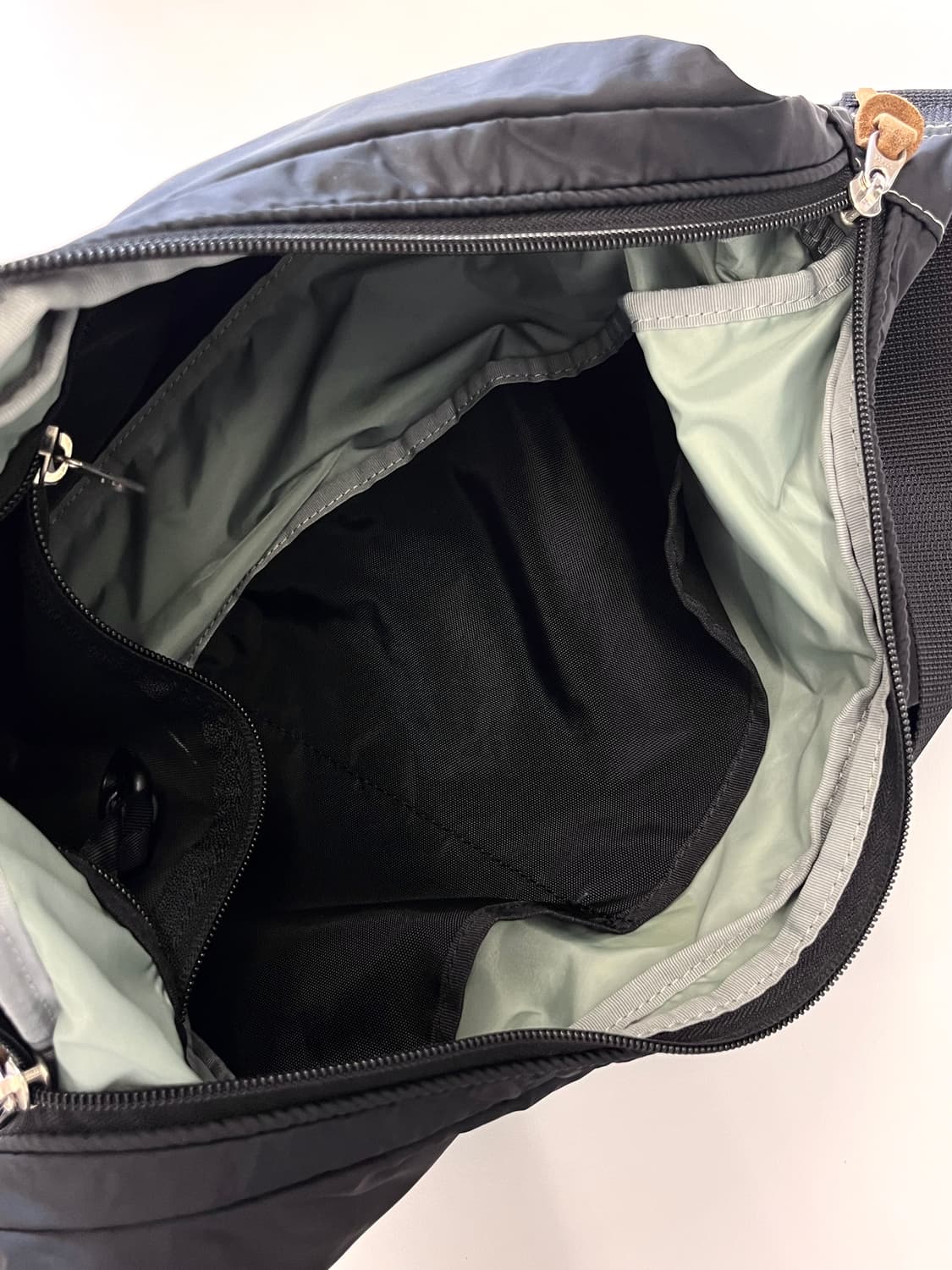 요시다포터 반달 숄더백 상품이미지6