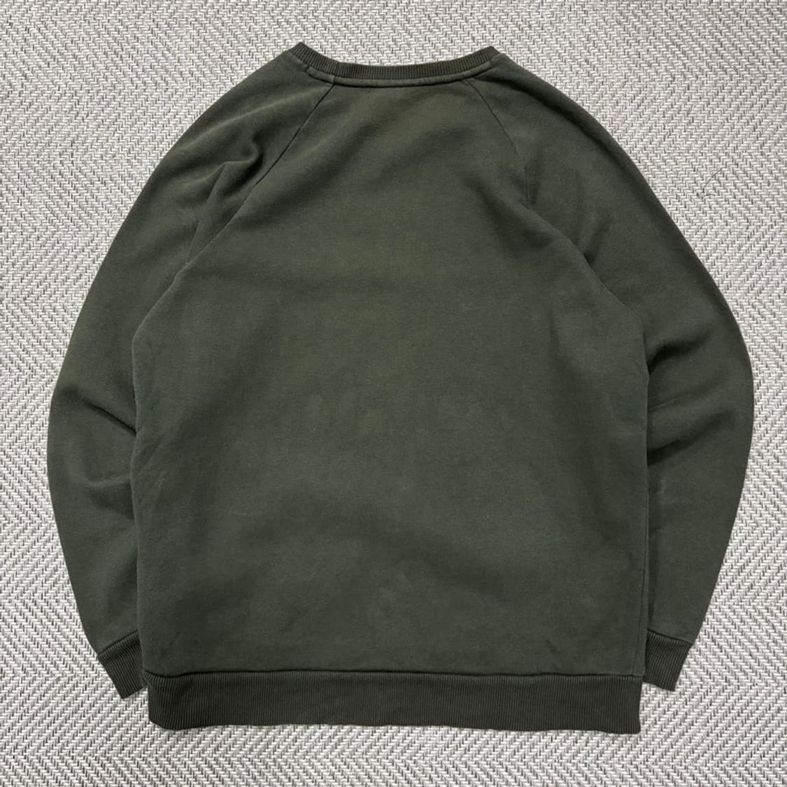 언더아머 패치 맨투맨 v0244 상품이미지2