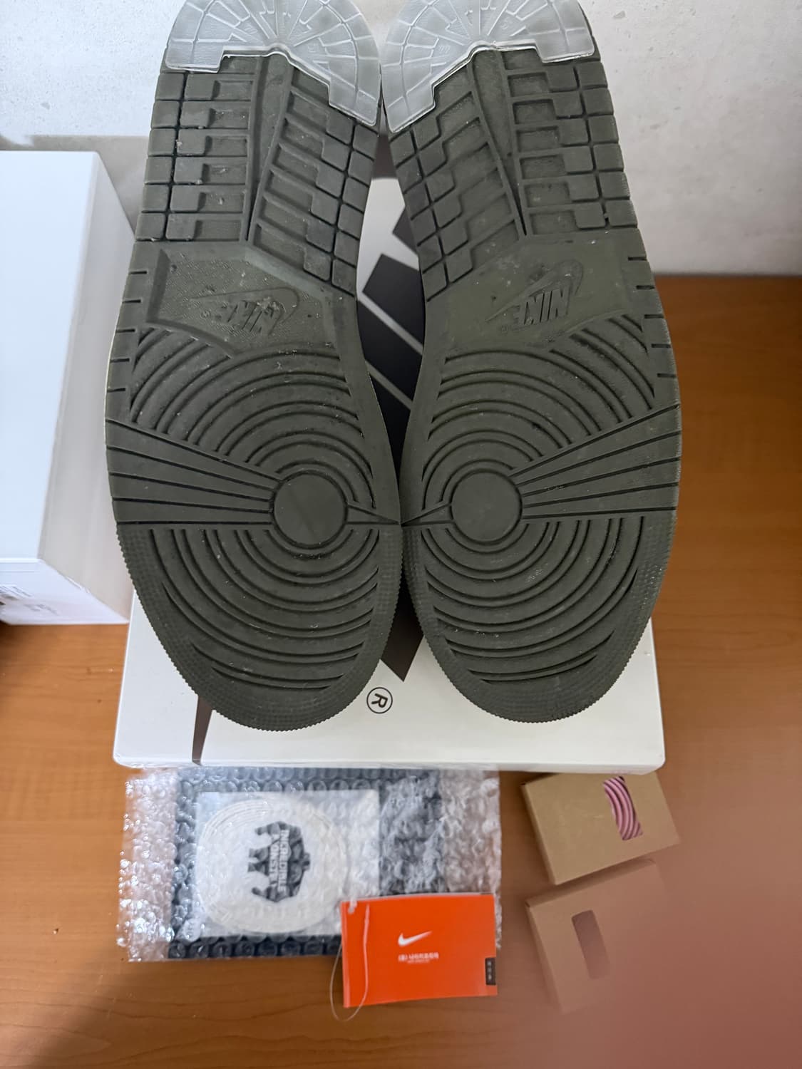 290 조던1x트래비 스캇 레트로 로우 OG SP 리버스 올리브 상품이미지6