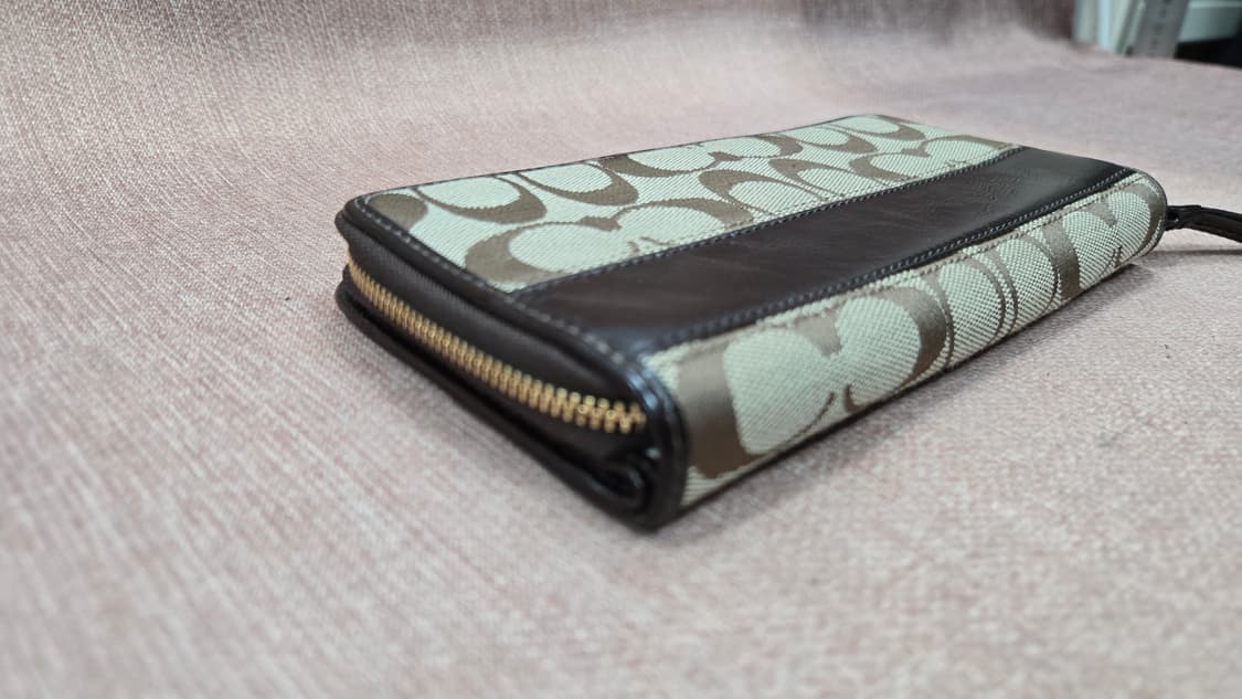 코치 여성용 지갑 브라운 클러치 지퍼와 버튼 상품이미지4