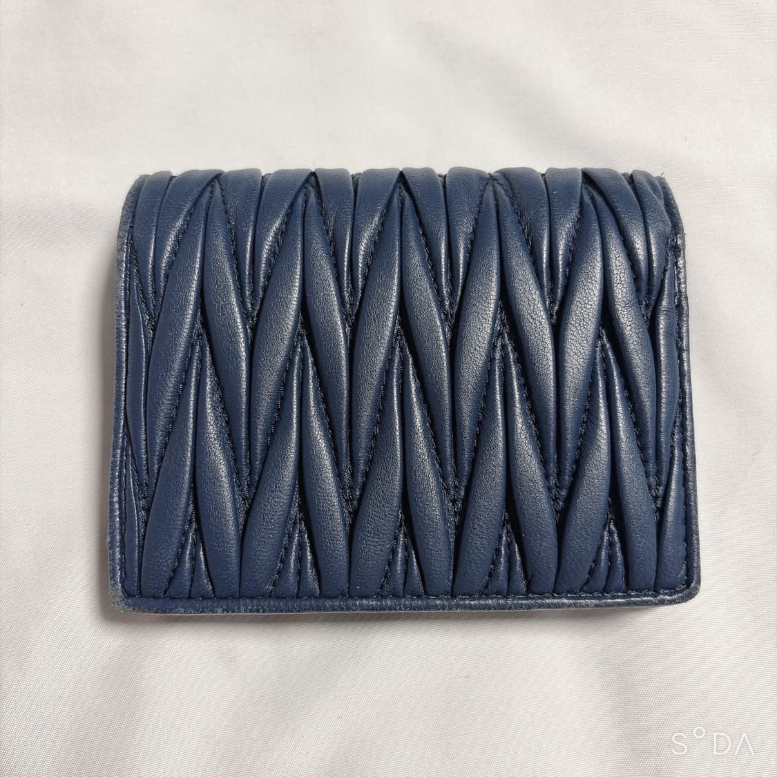 미우미우 마테라쎄 반지갑 네이비 상품이미지2