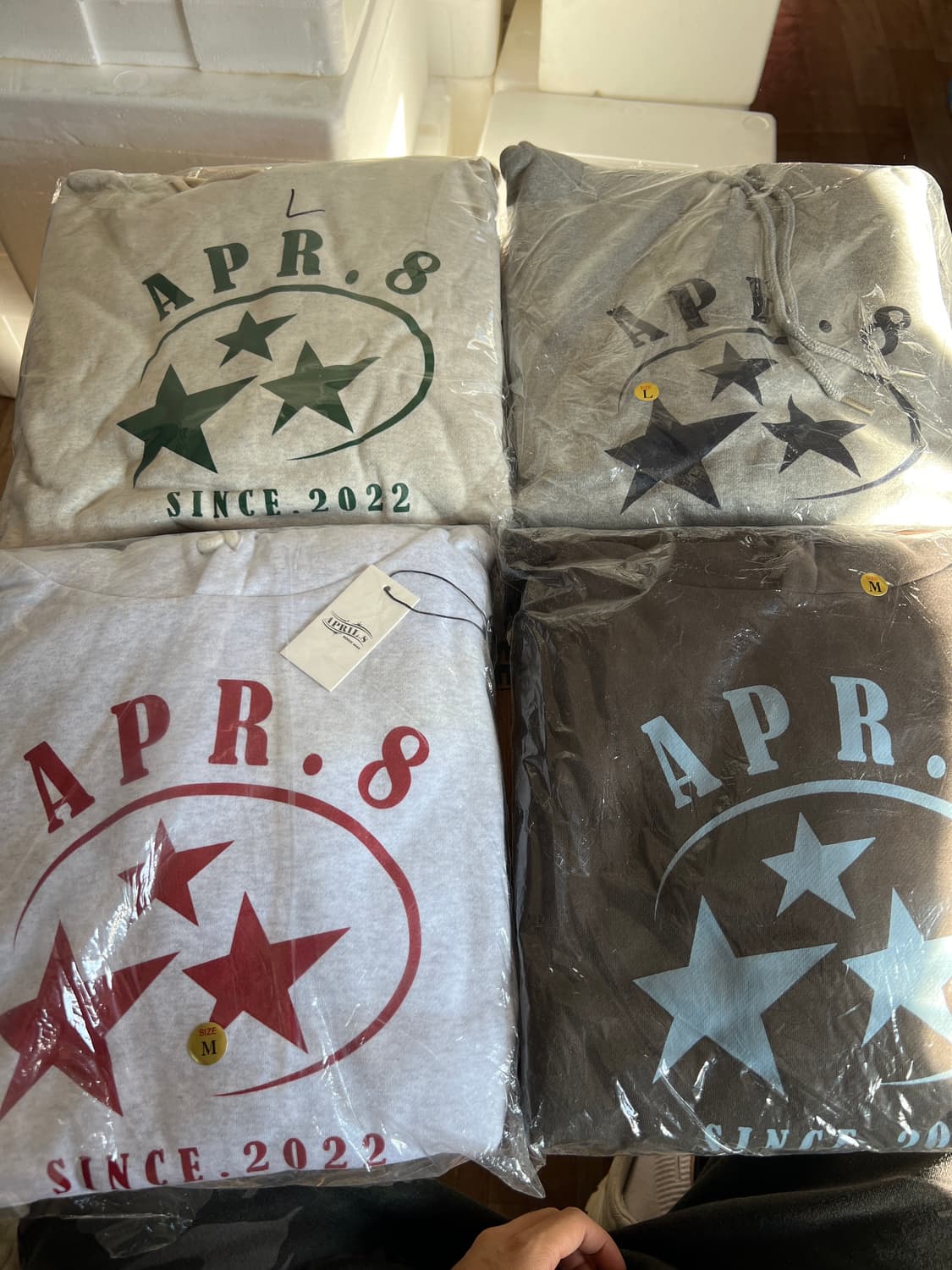 무신서 에이프릴에잇 후드티- 새상품 L사이즈 구매 시 서비스 상품이미지1