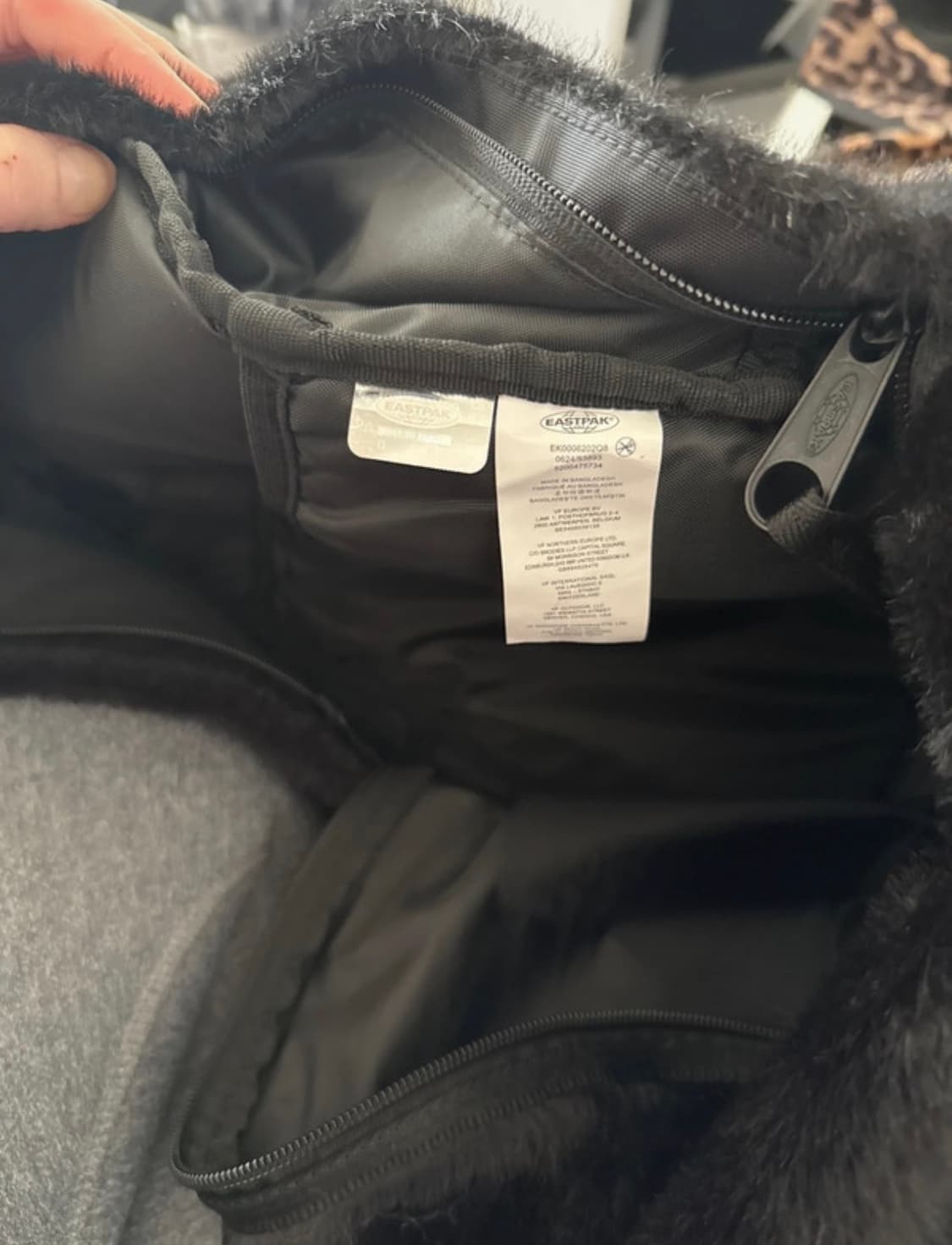 Eastpak 이스트팩 퍼 백팩 24L 상품이미지6