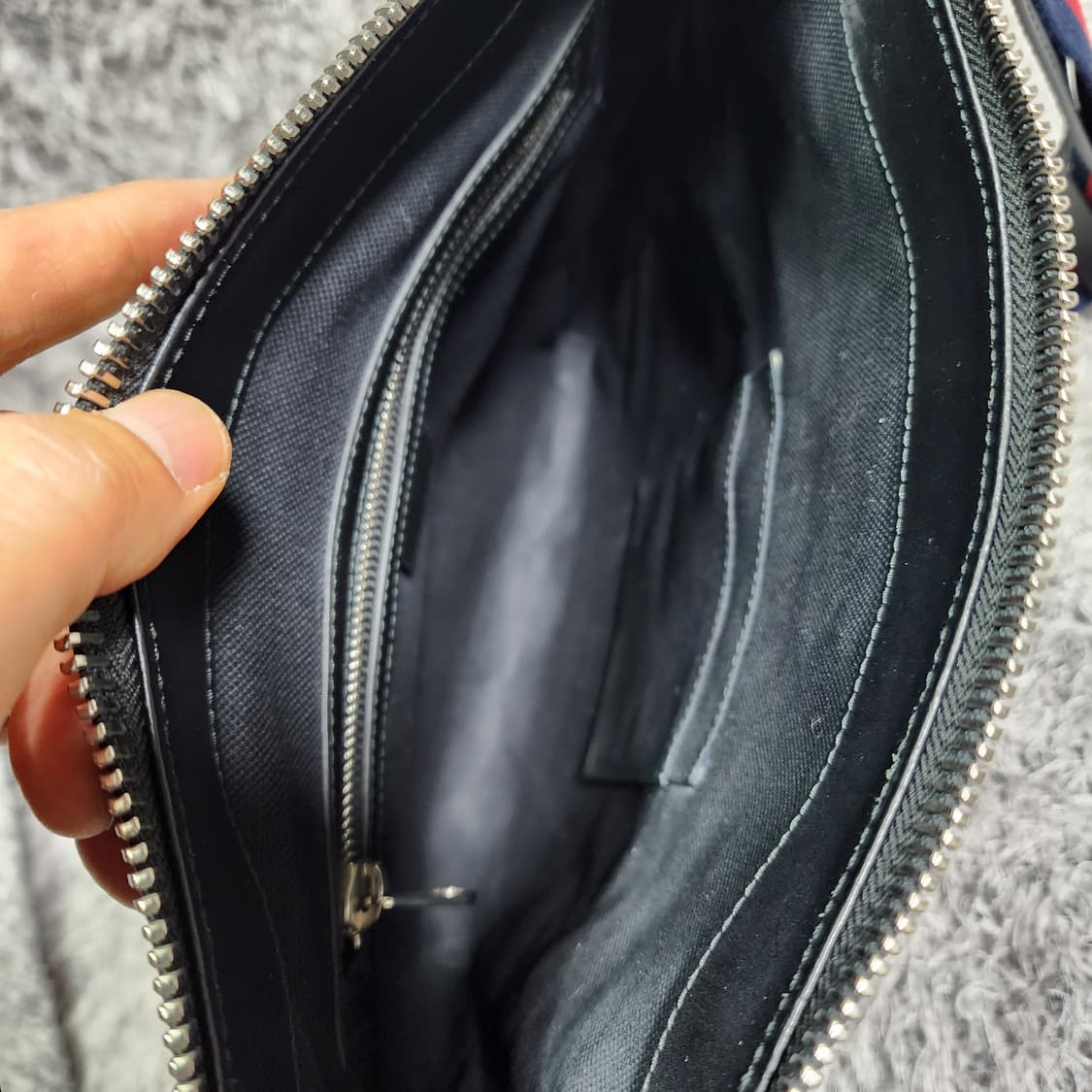 구찌 GG 수프림 웹 스트랩 블랙 메신저 크로스백 상품이미지6