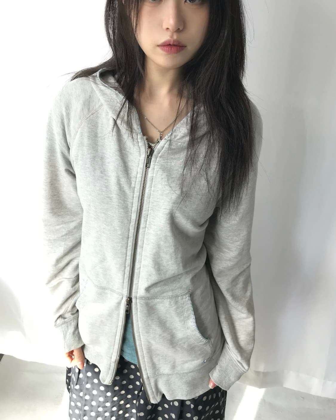 블루 스티치 디테일 후드집업 상품이미지1