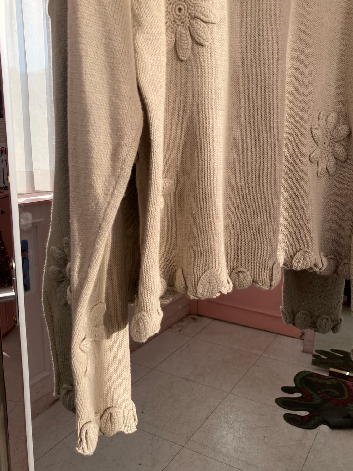 베이지 플라워 패치 디테일 니트 상품이미지4