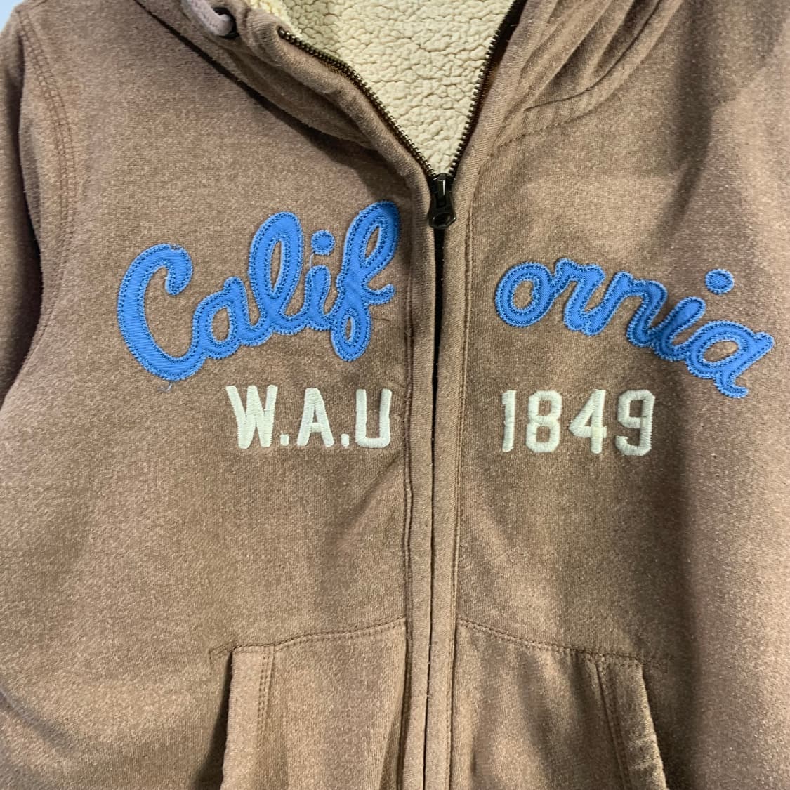 후아유 y2k 와투케 베이지 양털 후드집업 상품이미지4