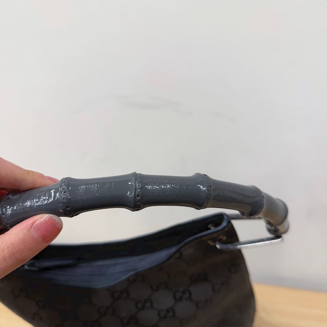 구찌 숄더백 GG 모노그램 캔버스 뱀부 핸들 디테일 브라운 상품이미지8