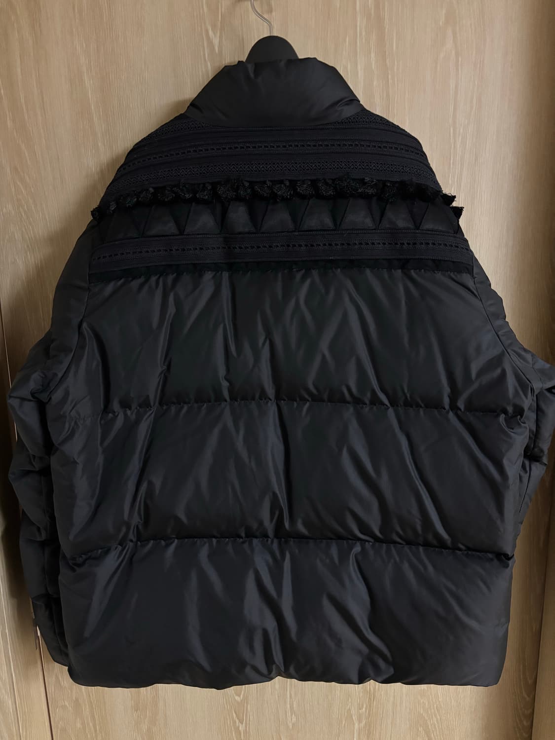 언더커버 23aw Tribal Motif 스캡 다운패딩 블랙 4 상품이미지4