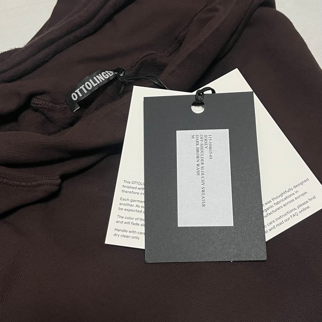 [M]오토링거 25fw SLOUCHY 오프숄더 탑/브라운 상품이미지3