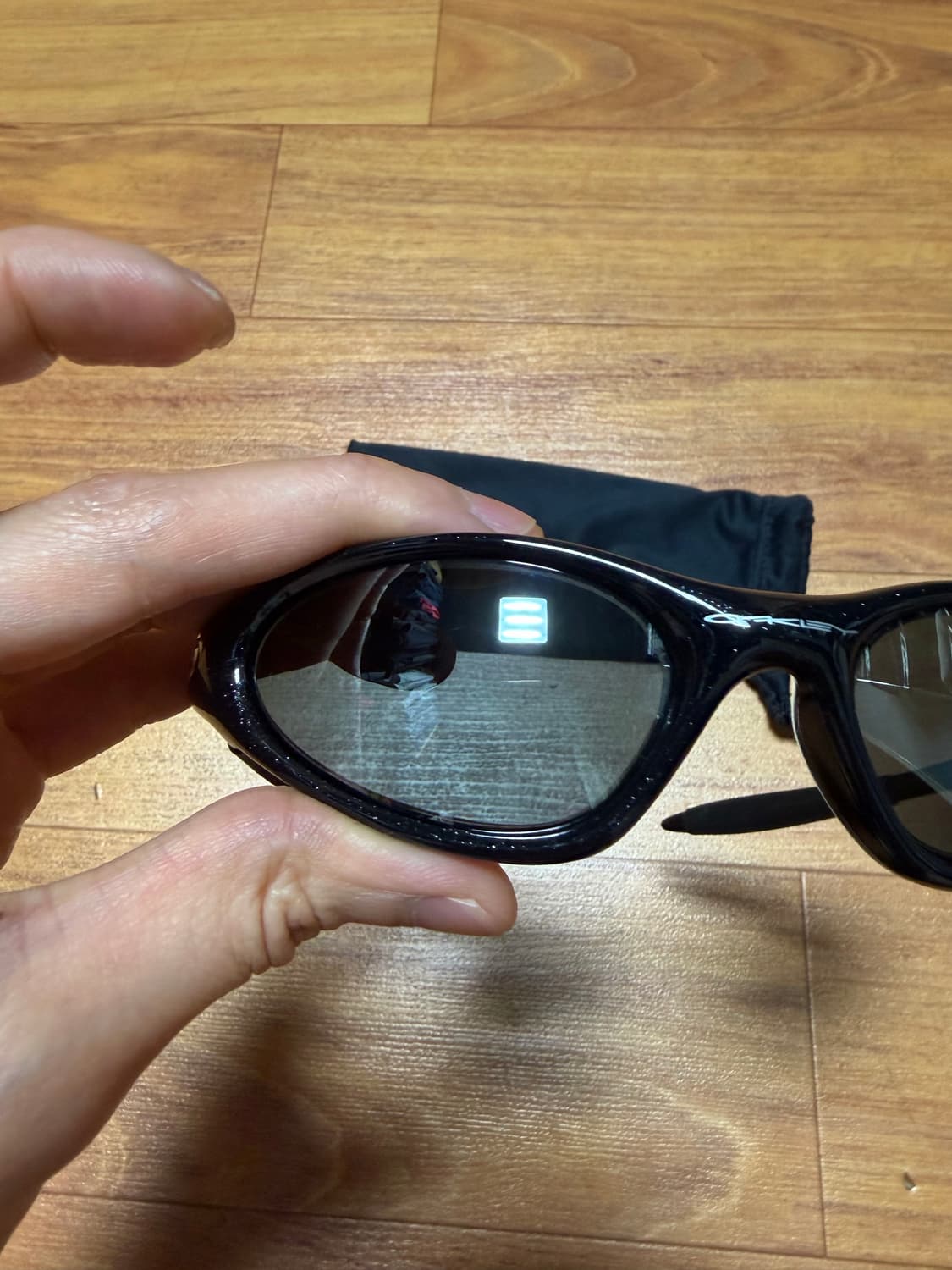 오클리 미뉴트 1.0 메탈릭블랙 상품이미지4