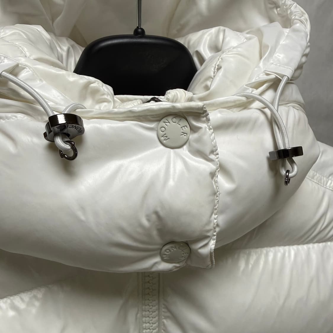 몽클레어 마야 패딩 쇼트 다운 자켓 오프 화이트 상품이미지4