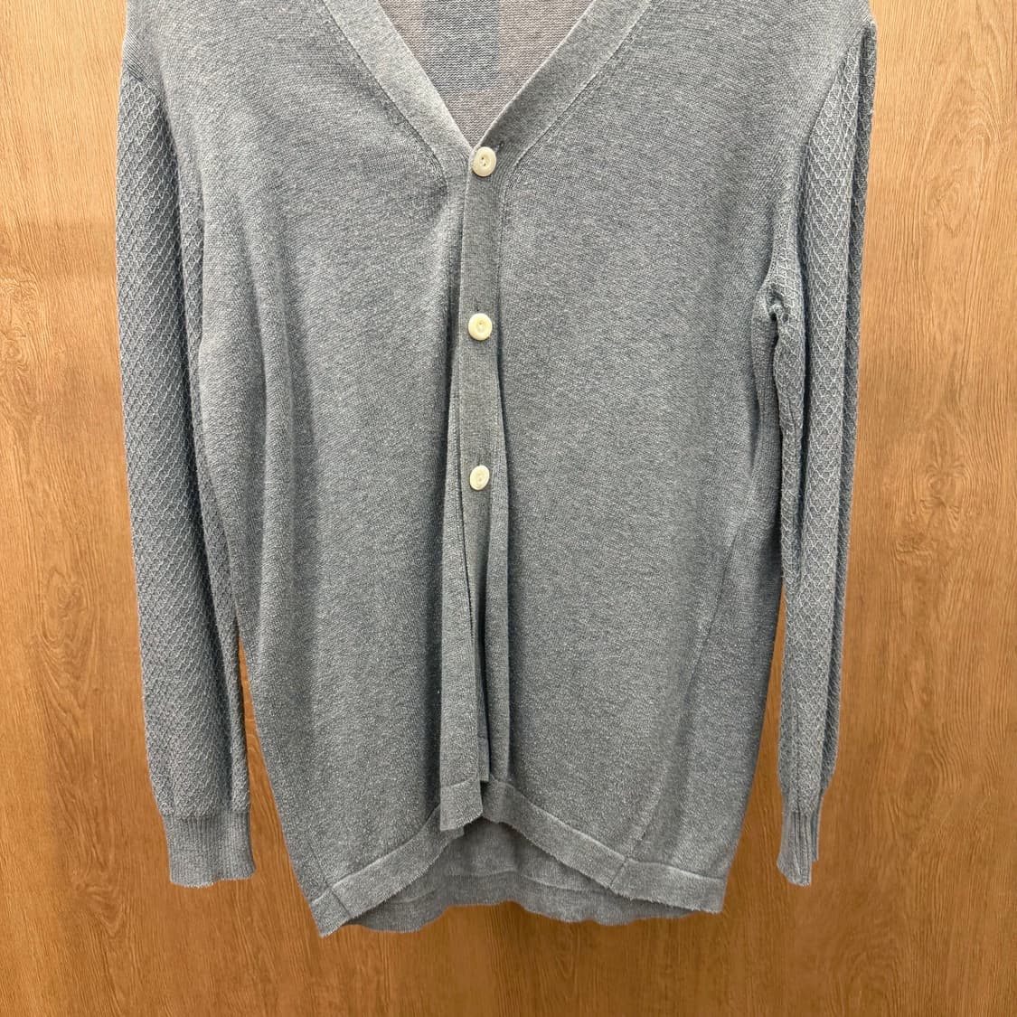 언더커버 브이넥 니트 가디건 슬리브 다이아 텍스쳐 배색 디테일 그레이 상품이미지5