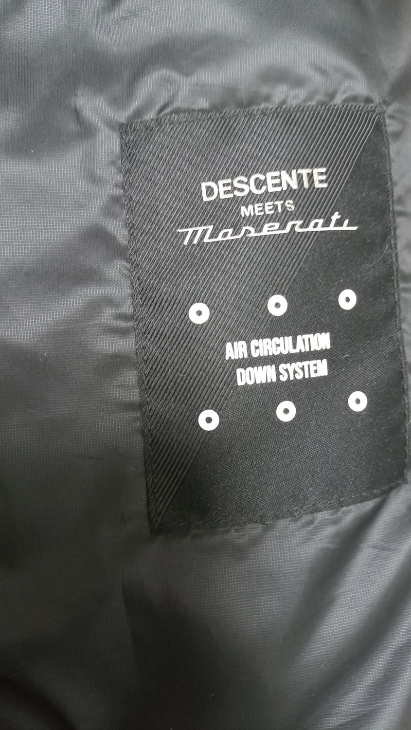 정품 데상트 마세라티 콜라보 구스다운 에어써큘레이션 패딩 110 상품이미지9