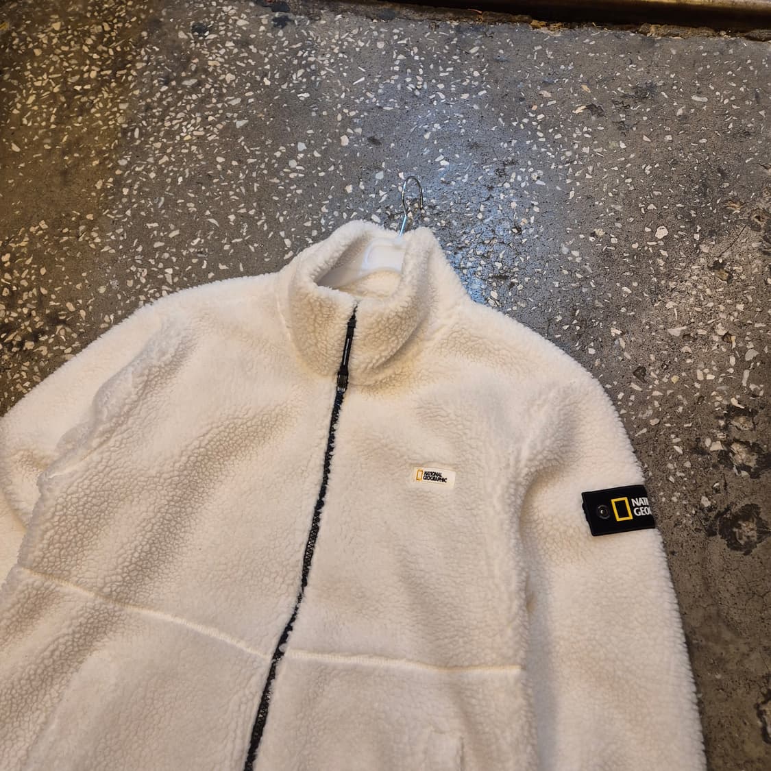 L(착샷잇음) 내셔널지오그래픽 화이트 후리스집업  상품이미지6