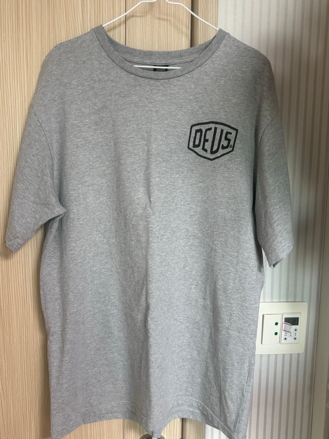 데우스 엑스 마카다미아 반팔티 그레이 상품이미지1