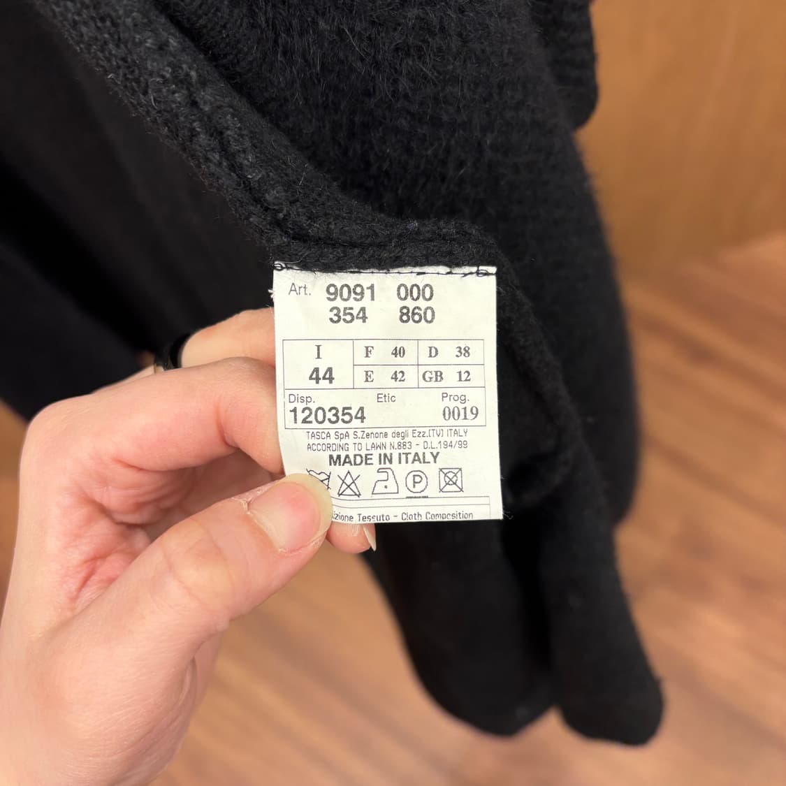 막스마라 A라인 7부 오픈형 니트 코트 그레이 퍼 카라 포켓 디테일 블랙 상품이미지8