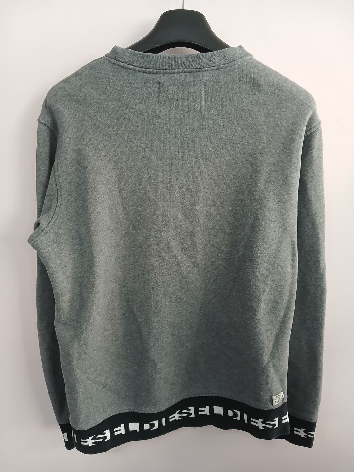 디젤 로고 그레이 맨투맨 티셔츠 상품이미지3