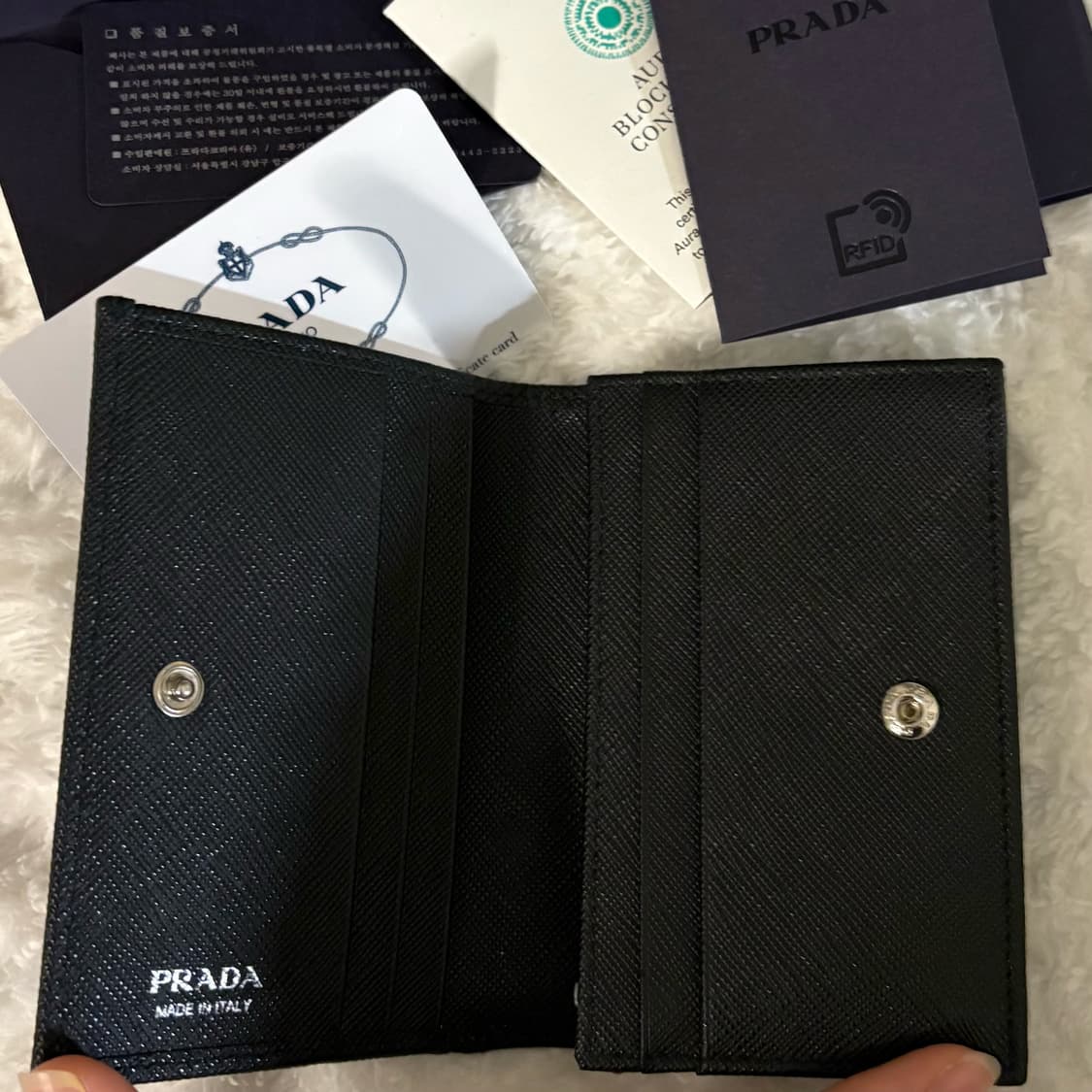 프라다 사피아노 트라이앵글 로고 반지갑 상품이미지2