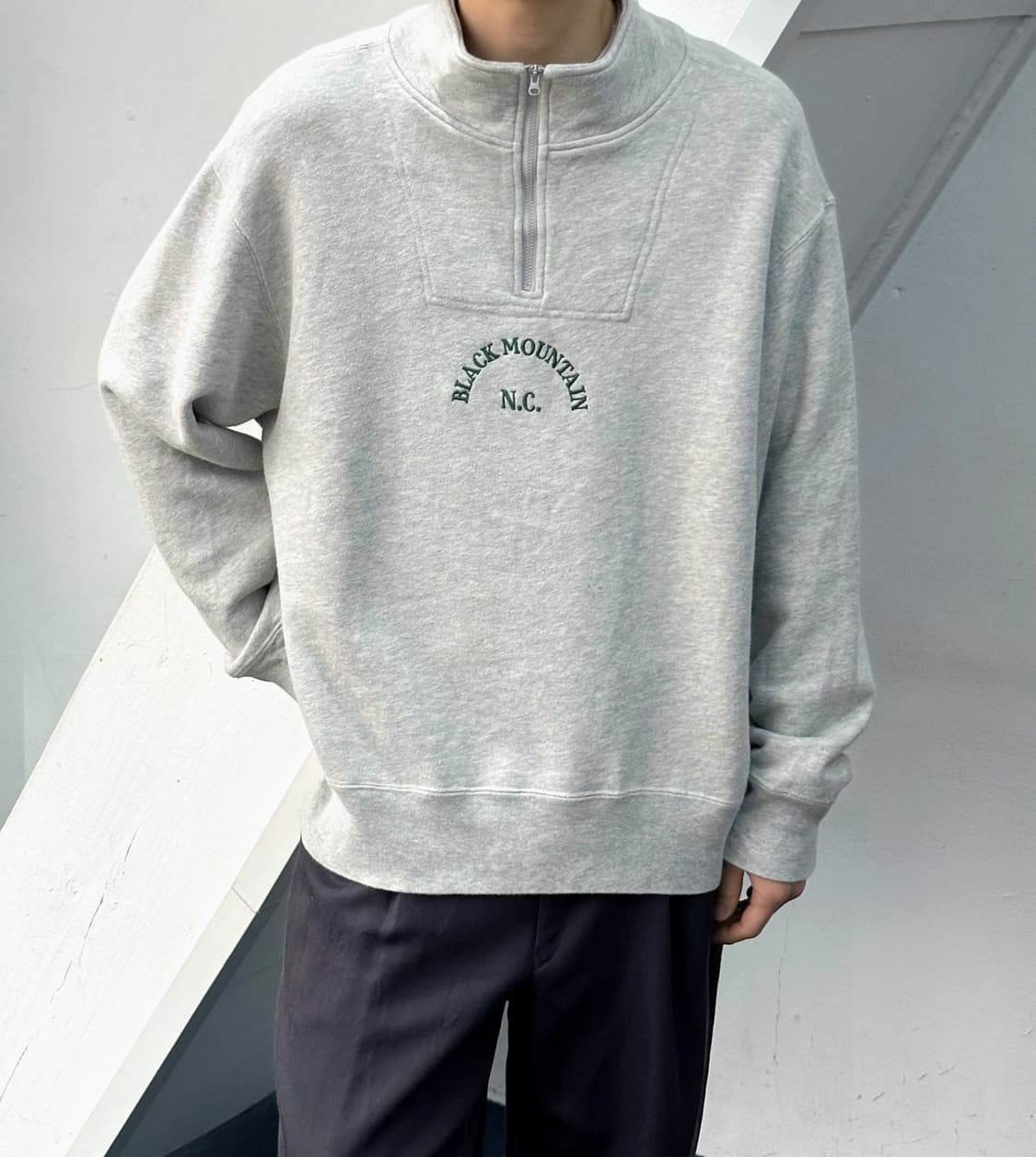 Stand neck zip sweat P/O 상품이미지10