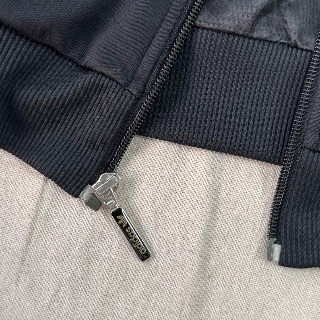 아디다스 블랙블랙 자수 라운드 져지 M 상품이미지4