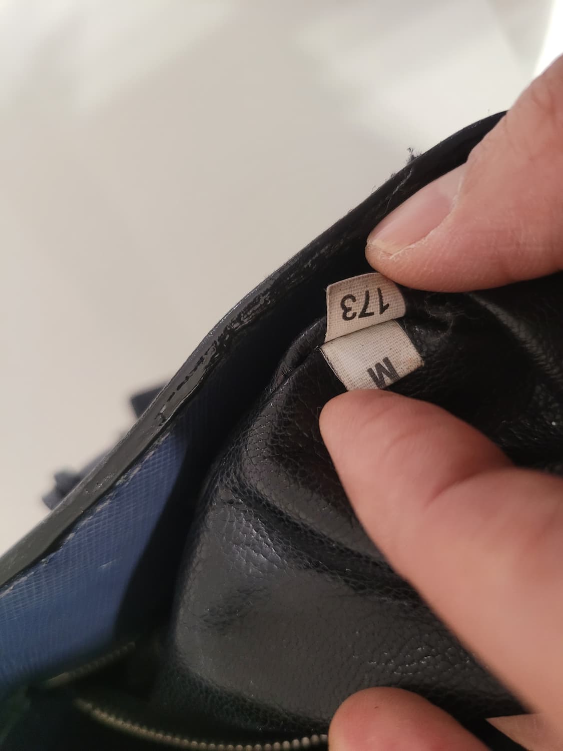 세련된 네이비 컬러 PRADA 프라다 사피아노 남성 토트백 B급 중고 상품이미지10