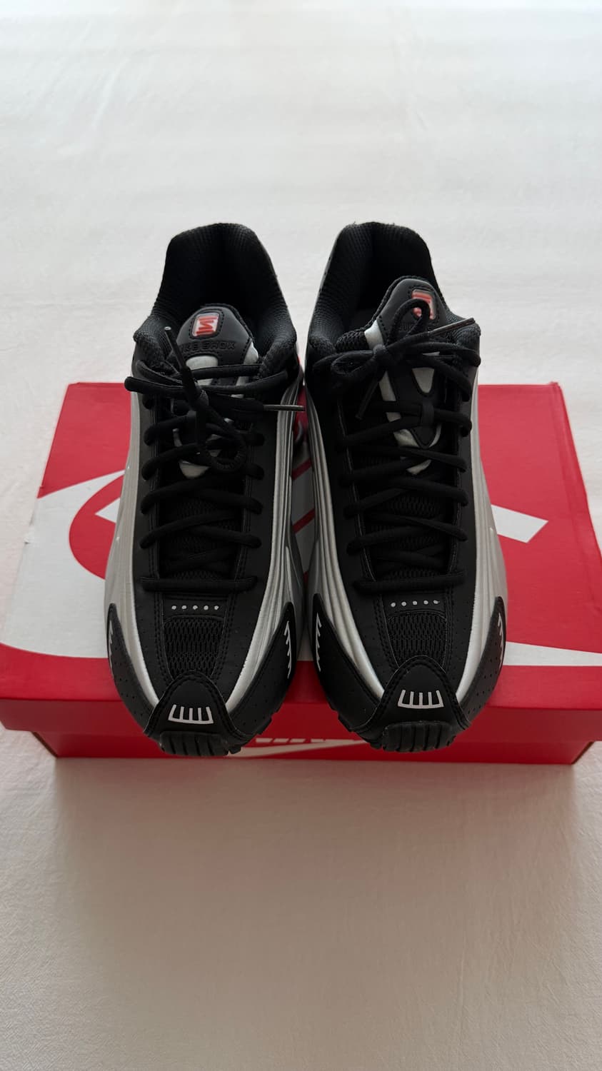 나이키 샥스 R4 블랙 앤 메탈릭 실버 270사이즈 상품이미지2