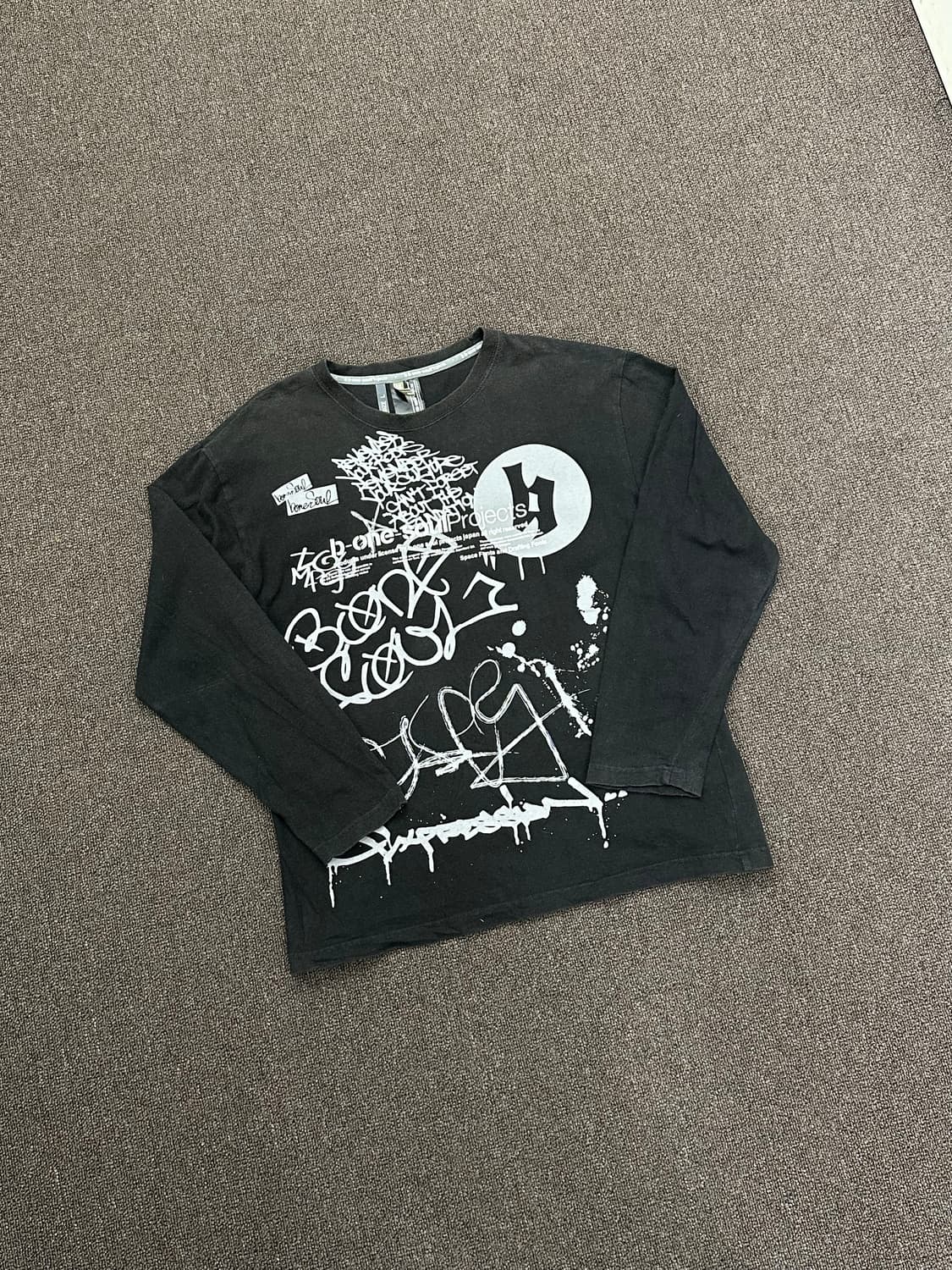L)B-one-soul Project 빈티지 빅프린팅 블랙 롱슬리브 상품이미지1