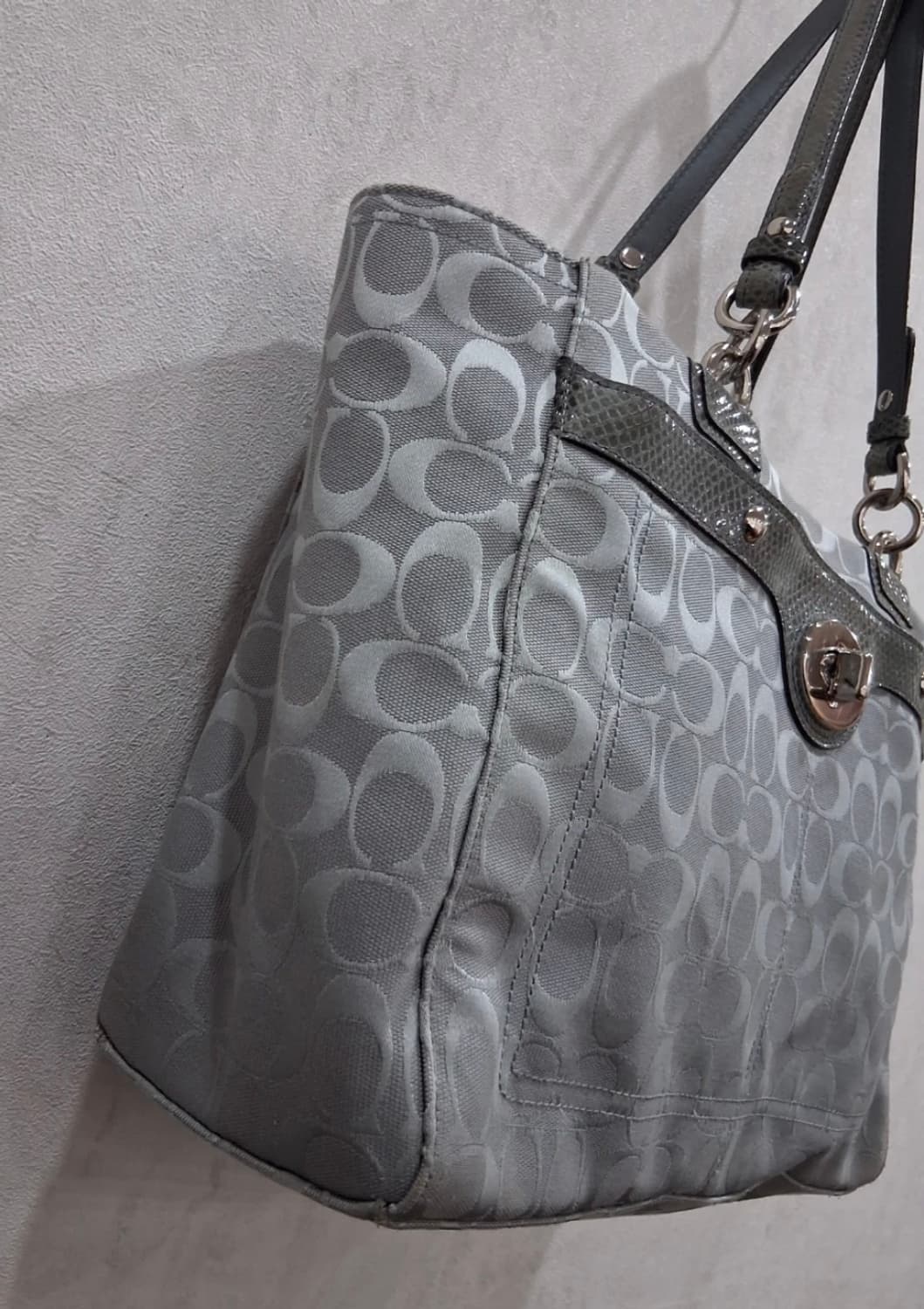 코치 시그니처 턴락 토트백 그레이 / 코치 숄더백 / 코치가방 / 코치백 상품이미지7